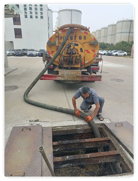 石河镇隔油池清掏