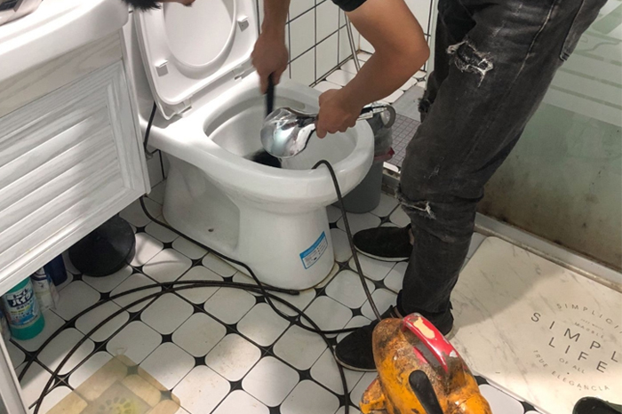 石河镇马桶堵塞自己疏通还是找师傅？专业上门服务让你省时更省心